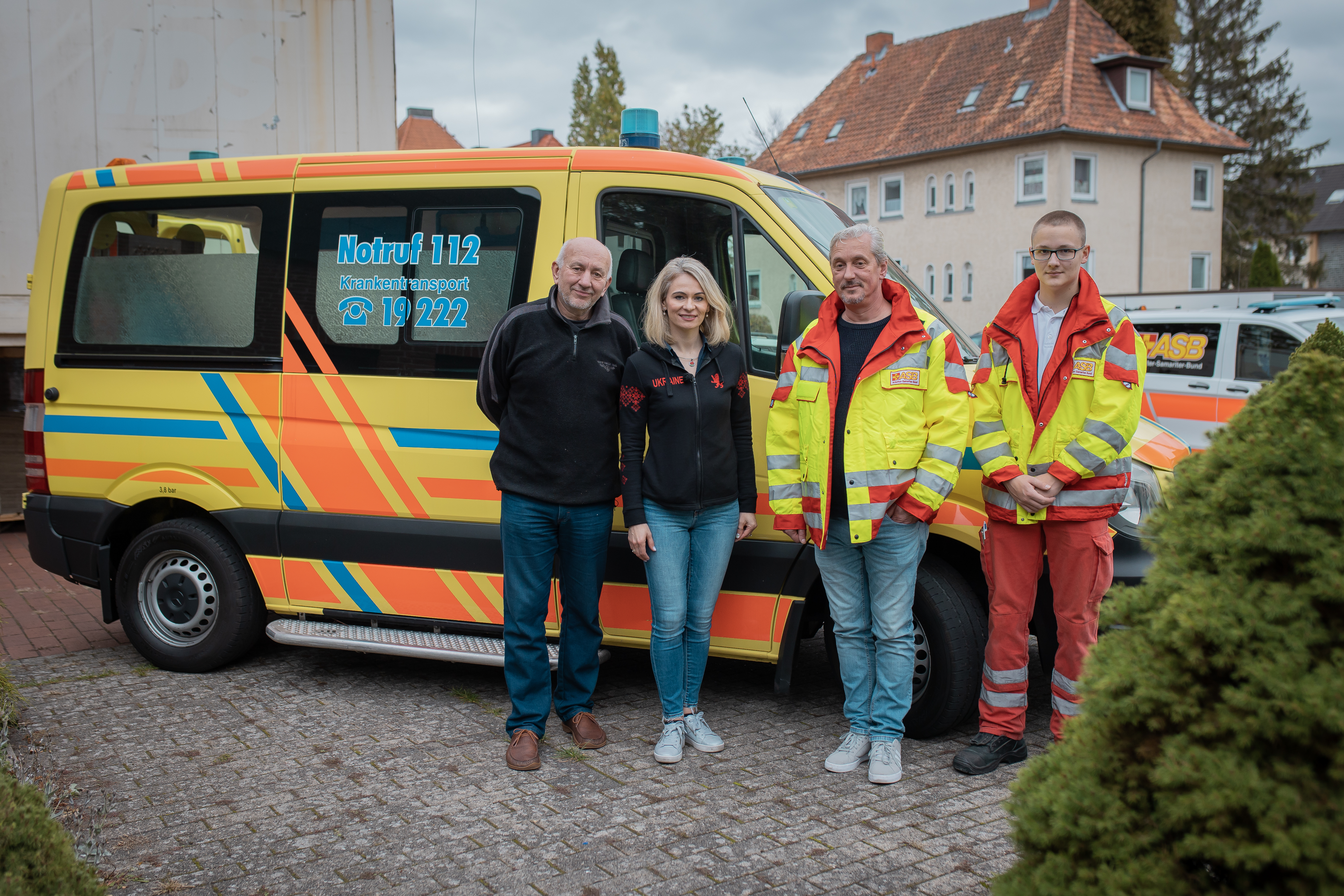 Kirchengemeinde aus Hannover schickt Krankenwagen in die Ukraine. Der ASB Hannover stellt die medizinischen Geräte.