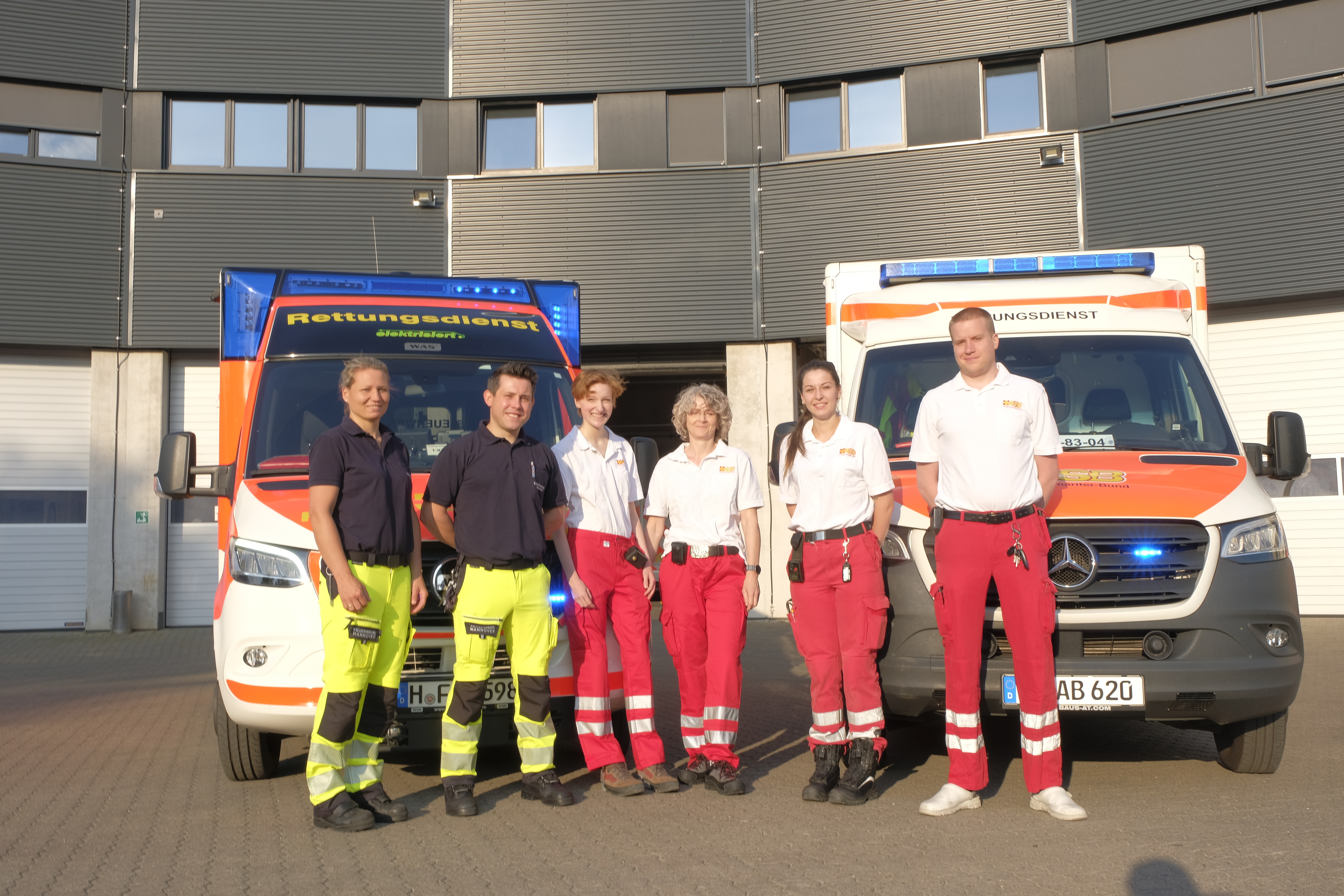 Pflegefachkräfte fahren beim ASB-Rettungsdienst mit.