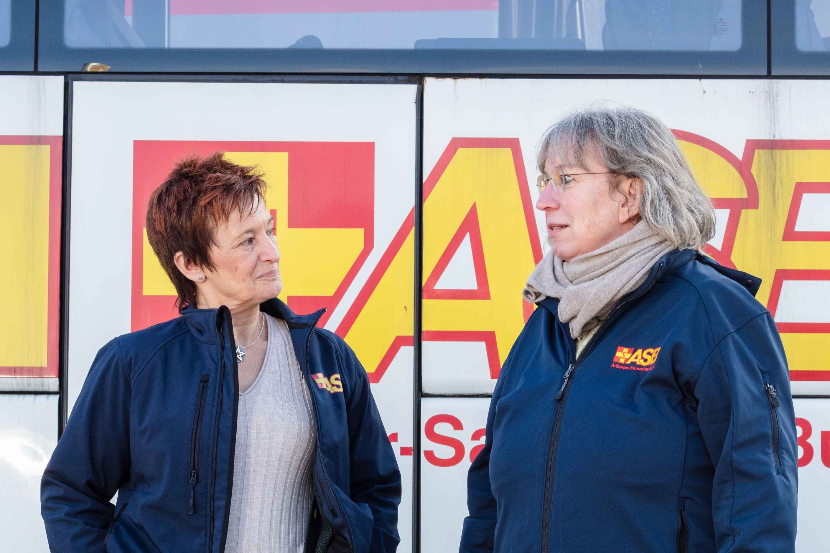 Brigitte Sudmann und Anke Schneider Brigitte Sudmann und Anke Schneider im Gespräch