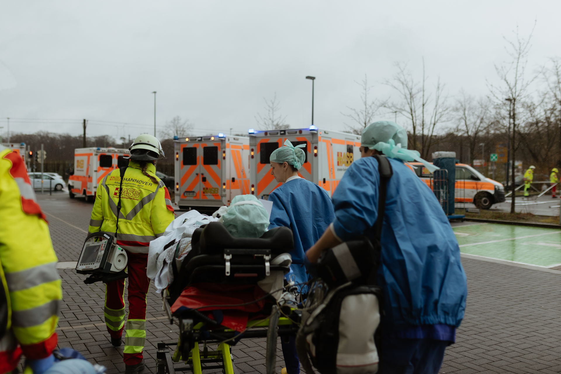 ASB Hannover und Feuerwehr trainieren Einsatz in der Sophienklinik